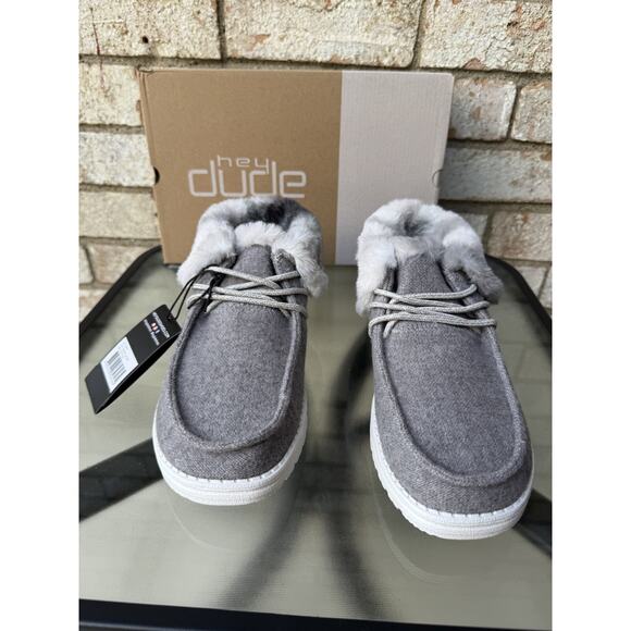 Women’s Hey Dude High Top Slip Ons With Fur Size 9 - Picture 1 of 6